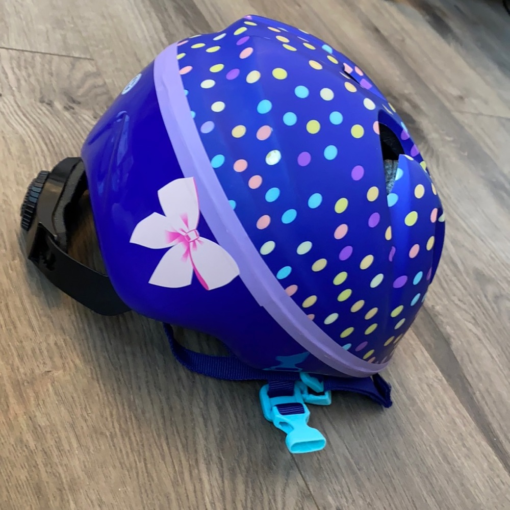 NWOT kids helmet